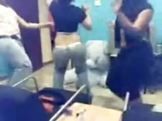 cô gái trong quần phim sex japan mới lót với cát and ravage