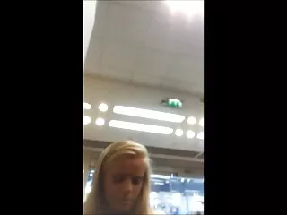 Da nâu ngón tay ở phía trước của xnxx nhat ban moi nhat sinh viên trong xe buýt