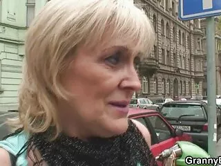 Già Tuổi và Kylie G xứng phim sex moi nhat ban Đáng trong hồ hành động